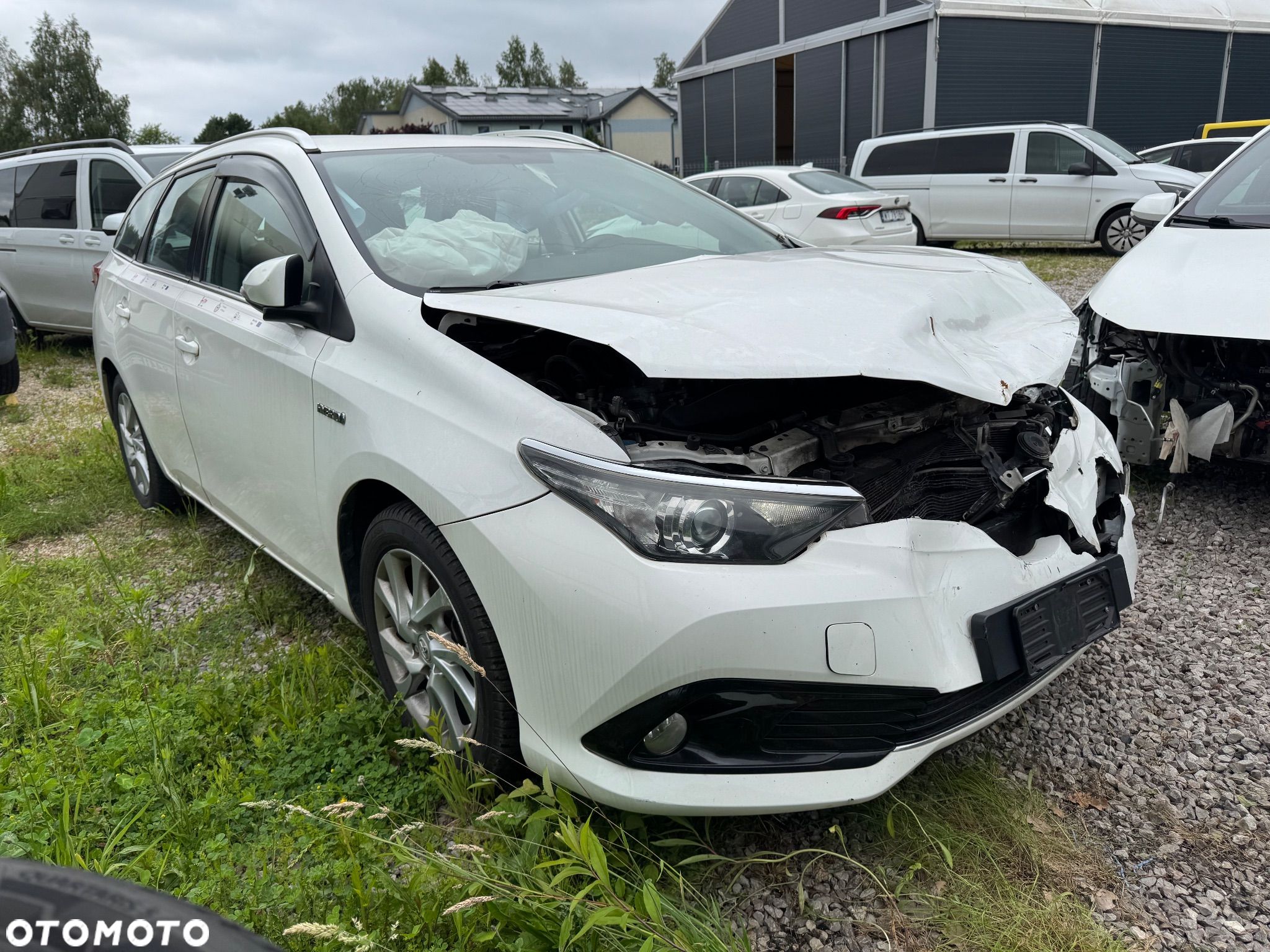 Toyota Auris 1.8 VVT-i Hybrid Automatik Executive - 1