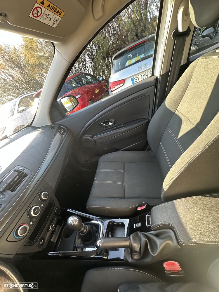 Renault Mégane Sport Tourer 1.5 dCi Confort SS - 16