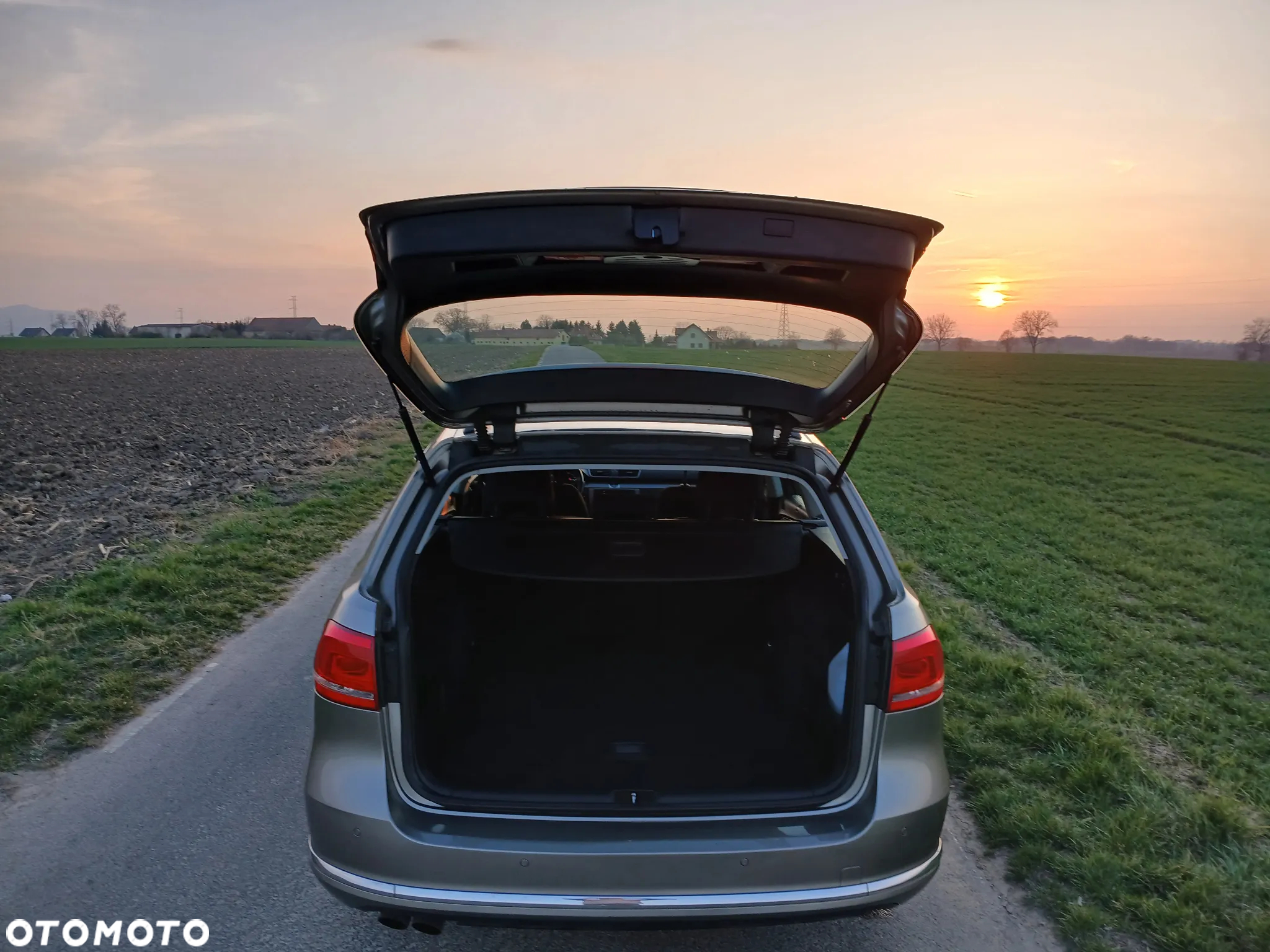 Volkswagen Passat - 12