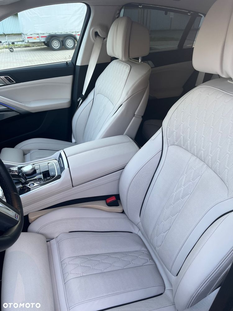BMW X6 M50i - 11