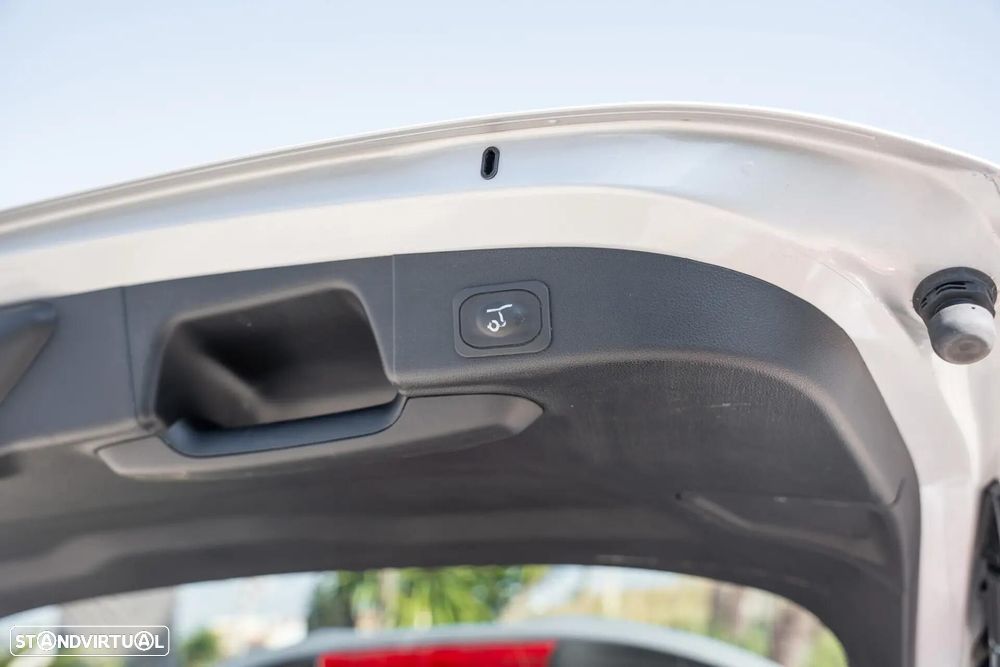 Ford Focus SW 1.5 TDCi EcoBlue ST-Line X Aut. — fotografia 22