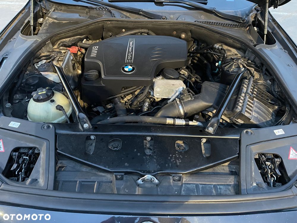 BMW Seria 5 528i - 14