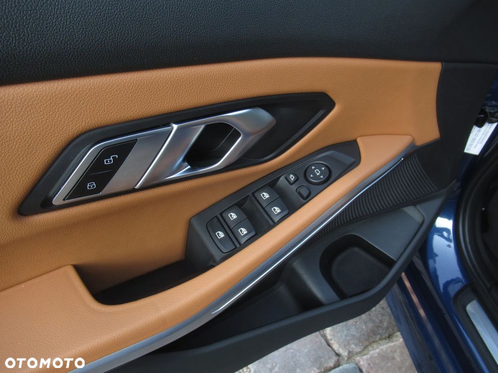 BMW Seria 3 320i xDrive Sport Line - 7