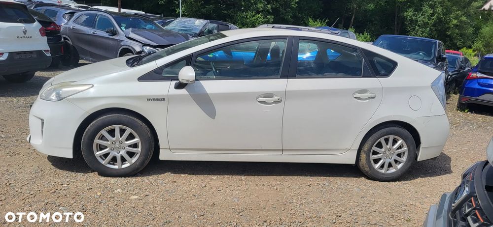 Toyota Prius (Hybrid) Executive - 6