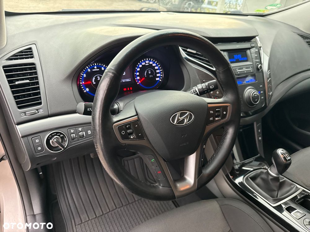 Hyundai i40 Kombi blue 1.6 Trend - 32