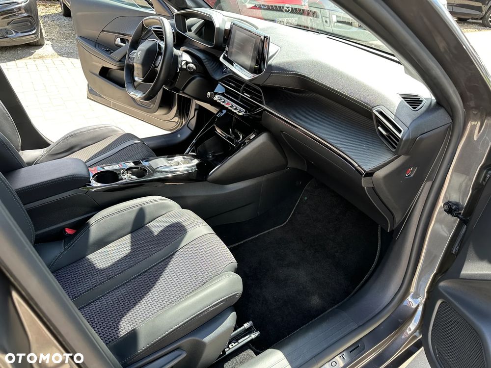 Peugeot 208 - 26