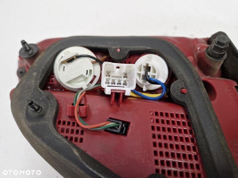 KIA CEED II 2 HB LAMPA PRAWY TYŁ TYLNA W KLAPĘ LED 92404-A20 - 7