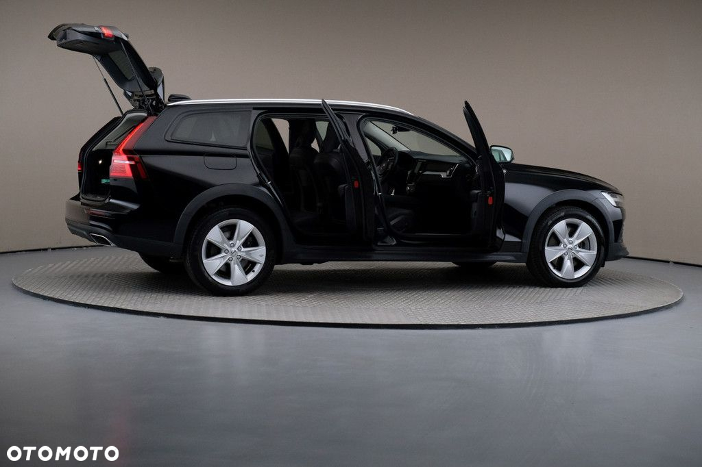 Volvo V60 Cross Country - 6