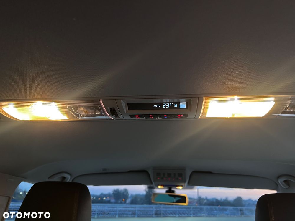 Volkswagen Multivan - 32