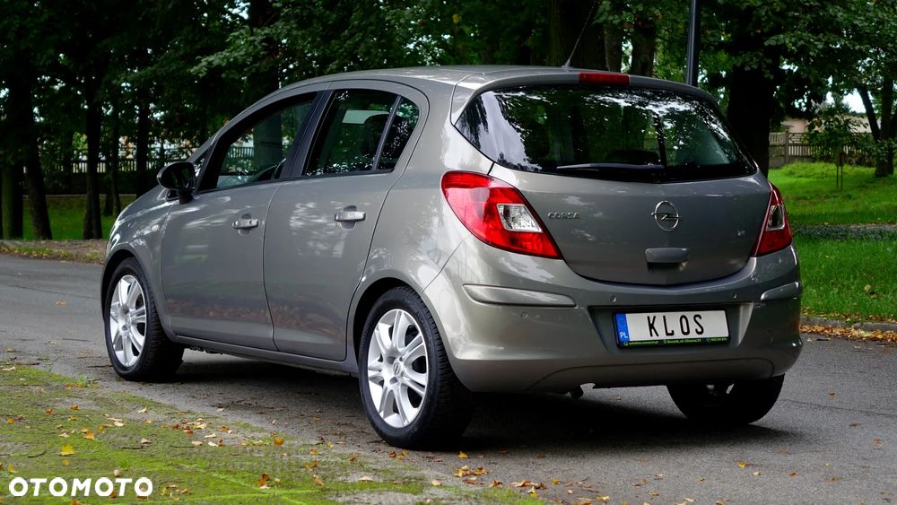 Opel Corsa 1.2 16V Cosmo - 30