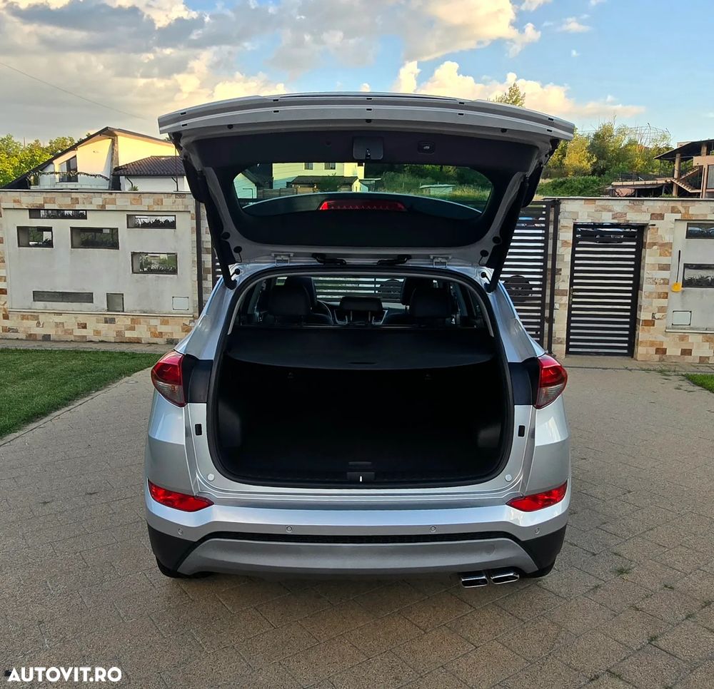 Hyundai Tucson 2.0 CRDI 4WD 6AT Luxury Pack+ - 32
