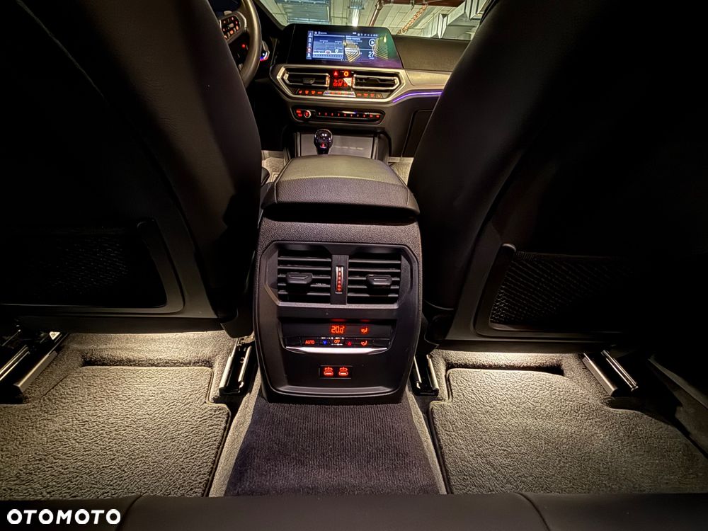 BMW Seria 3 318i M Sport - 29