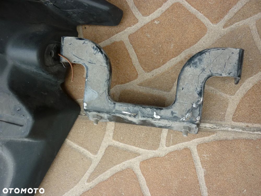 Osłona lampy przedniej prawa Suzuki GSR 600 - 11