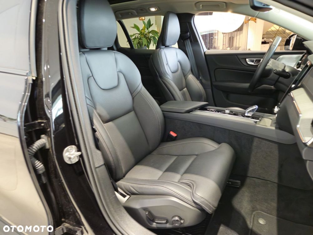 Volvo V60 Cross Country - 32