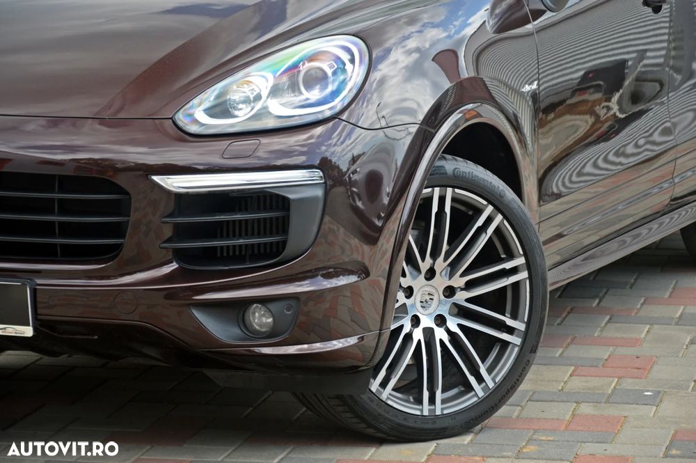 Porsche Cayenne 3.0 L - 20