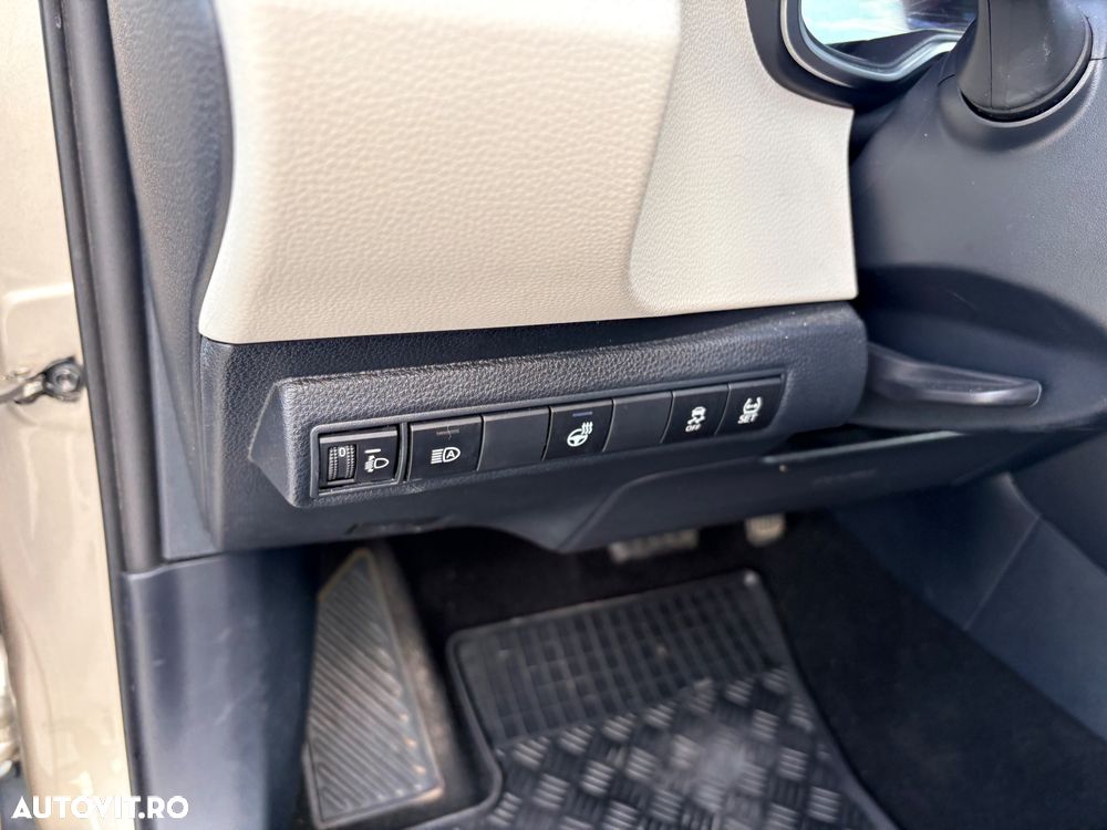 Toyota Corolla 1.8 HEV Business - 12