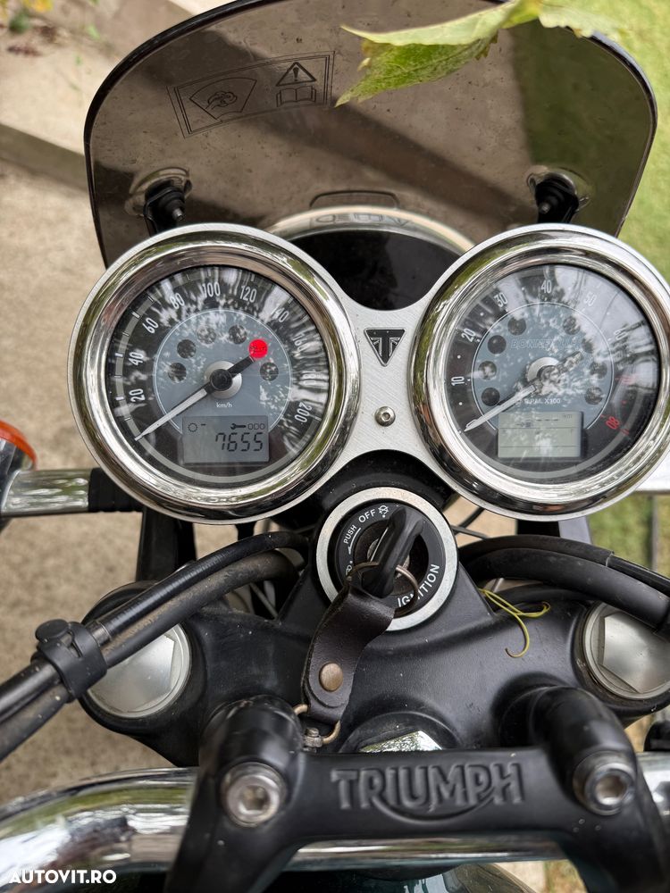 Triumph Bonneville Bobber - 5