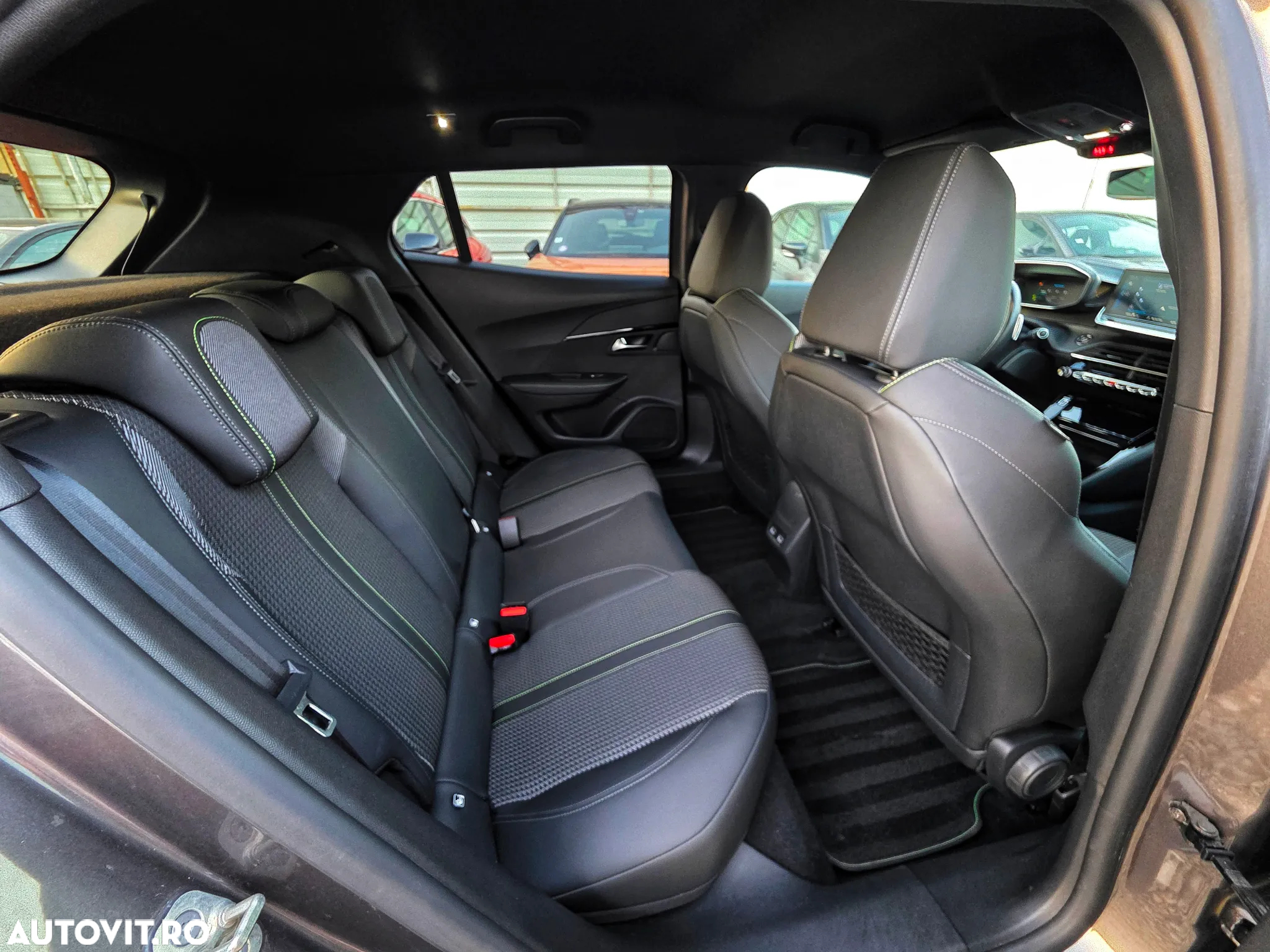 Peugeot 2008 PureTech 130 EAT8 GT - 16