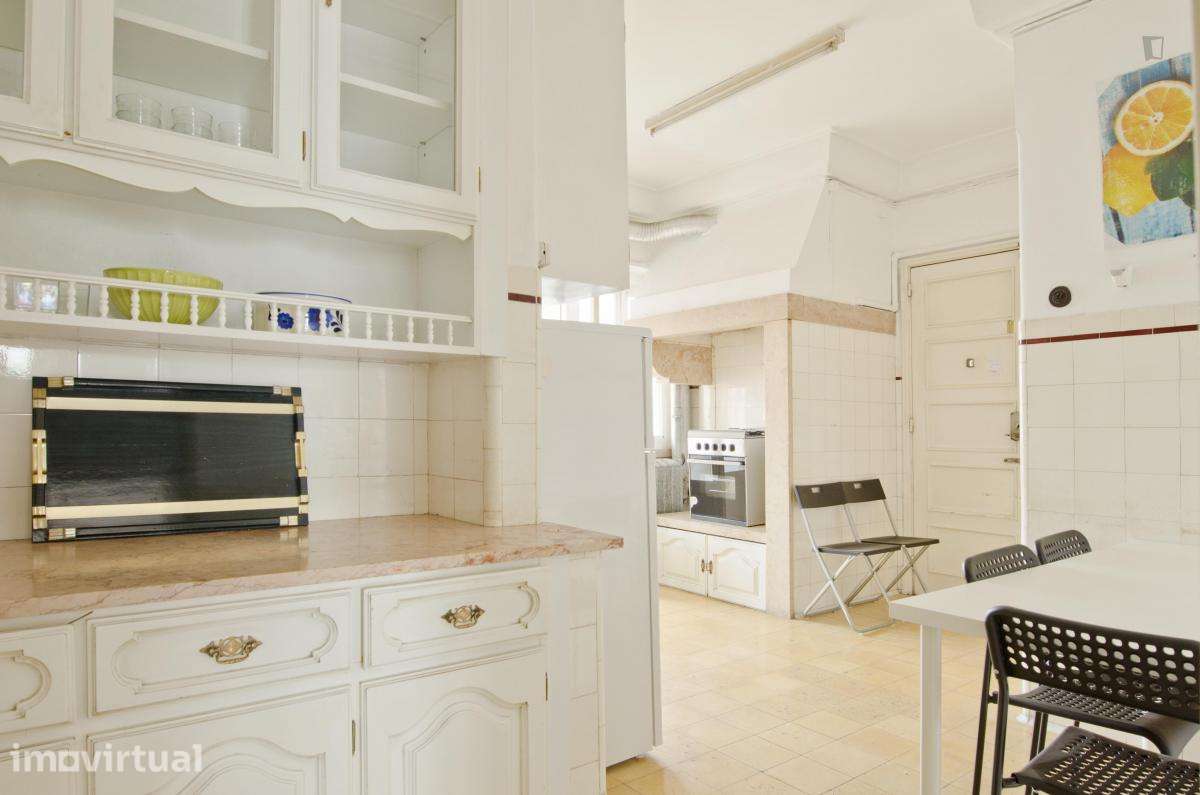 Quarto - localizado em Alameda Lisbon - Grande imagem: 5/18