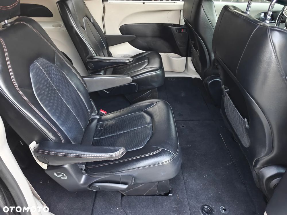 Chrysler Pacifica - 10