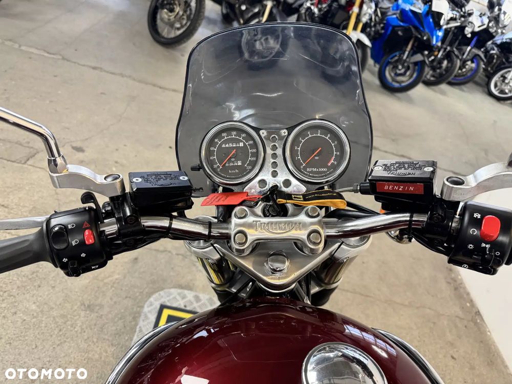 Triumph Thunderbird - 31