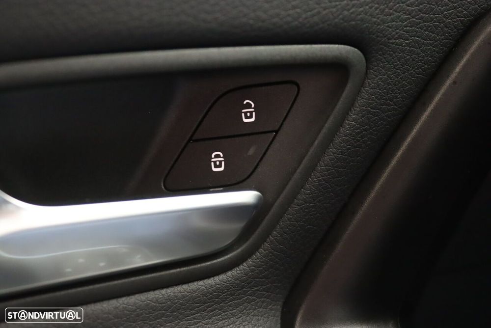 Mercedes-Benz CLA 250 e Shooting Brake Style Plus - 17