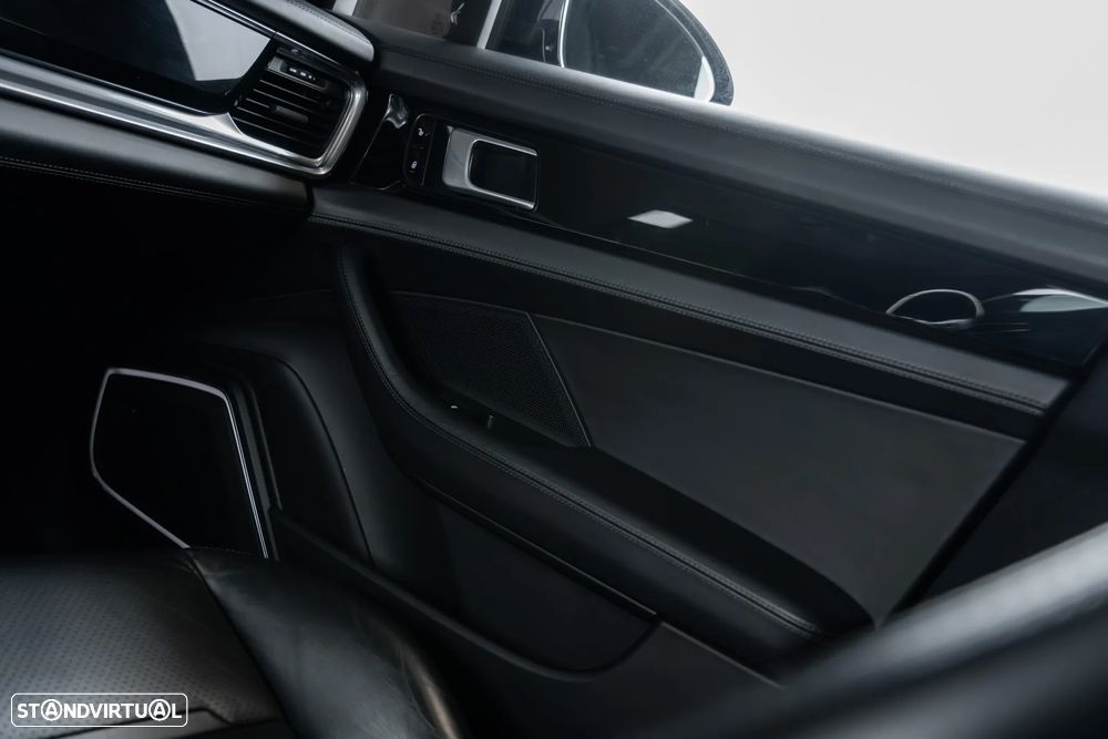 Porsche Panamera Sport Turismo - 30