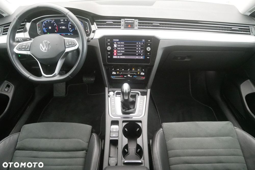 Volkswagen Passat Variant 2.0 TSI Elegance DSG - 8