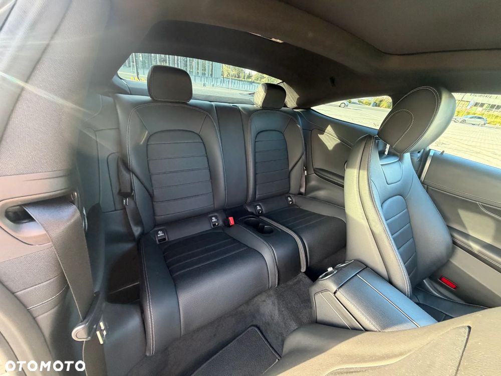 Mercedes-Benz Klasa C 300 9G-TRONIC Night Edition - 14