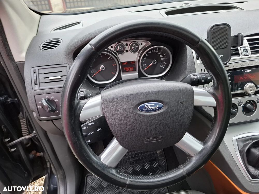 Ford Kuga 2.0 TDCi 4x4 Titanium - 5