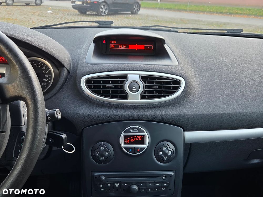 Renault Clio - 28