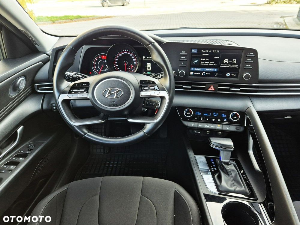 Hyundai Elantra - 11