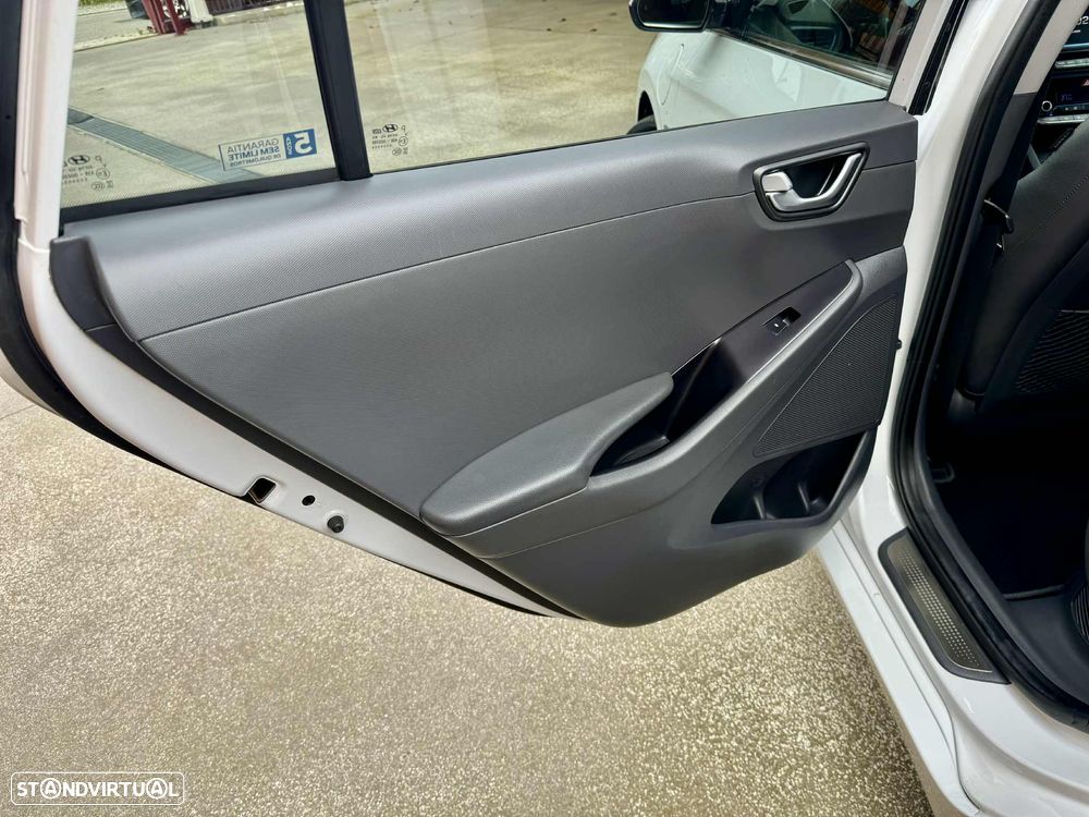 Hyundai Ioniq 1.6 GDI PHEV - 13