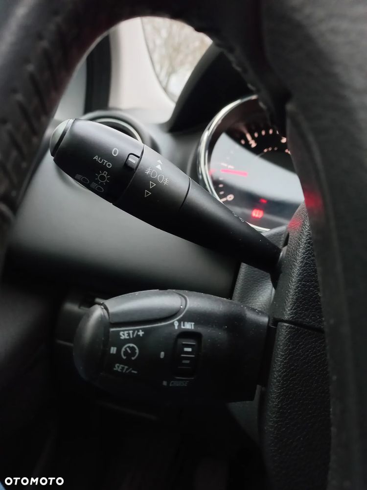 Peugeot 3008 1.6 HDi Premium - 12