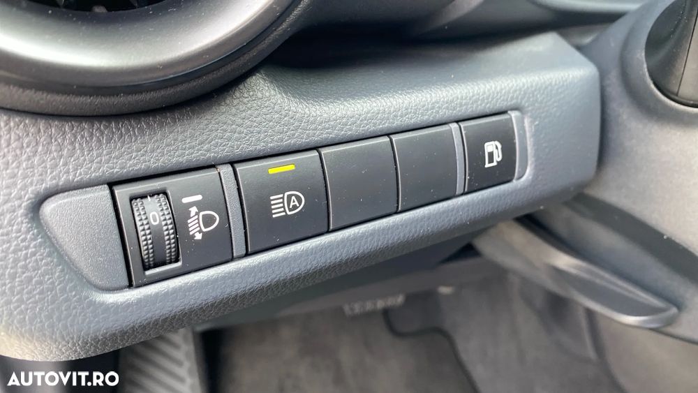 Toyota C-HR 2.0 HEV 197 CP 4x2 CVT Dynamic - 12