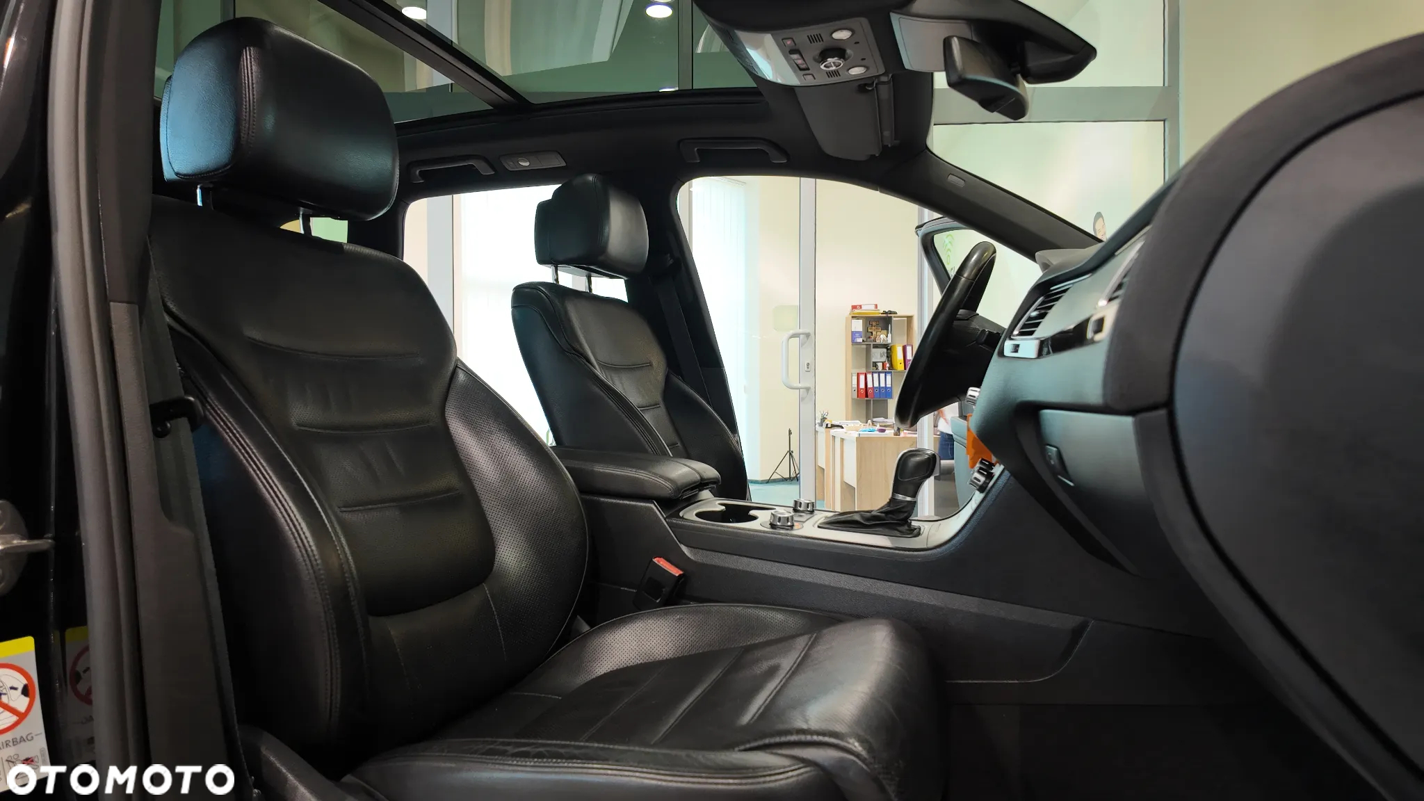 Volkswagen Touareg 3.0 Hybrid Automatik - 35