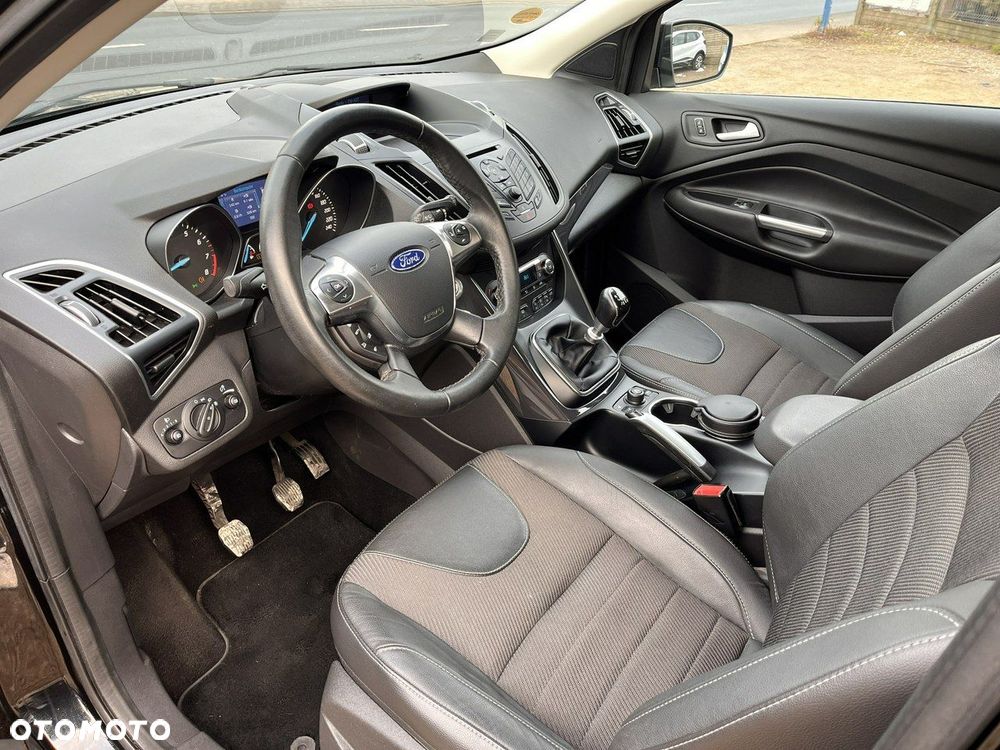 Ford Kuga 1.6 EcoBoost 2x4 Titanium - 22