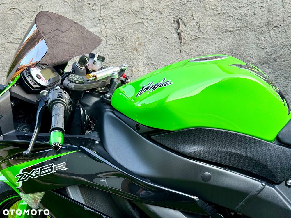 Kawasaki ZXR - 27