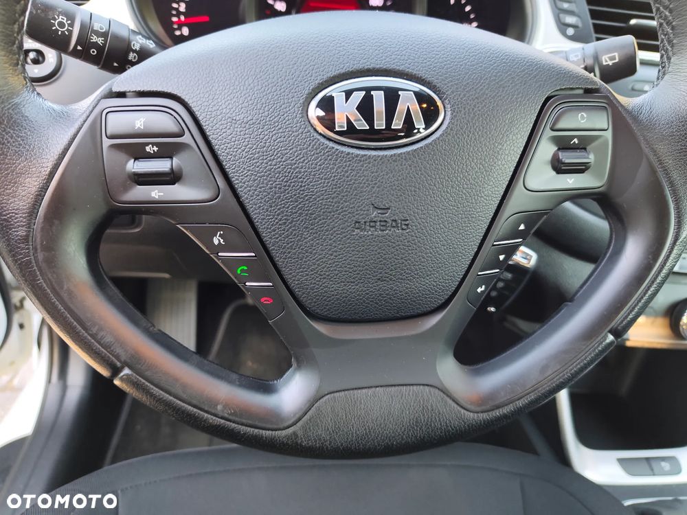 Kia Ceed 1.6 GDI Dream Team Edition - 30