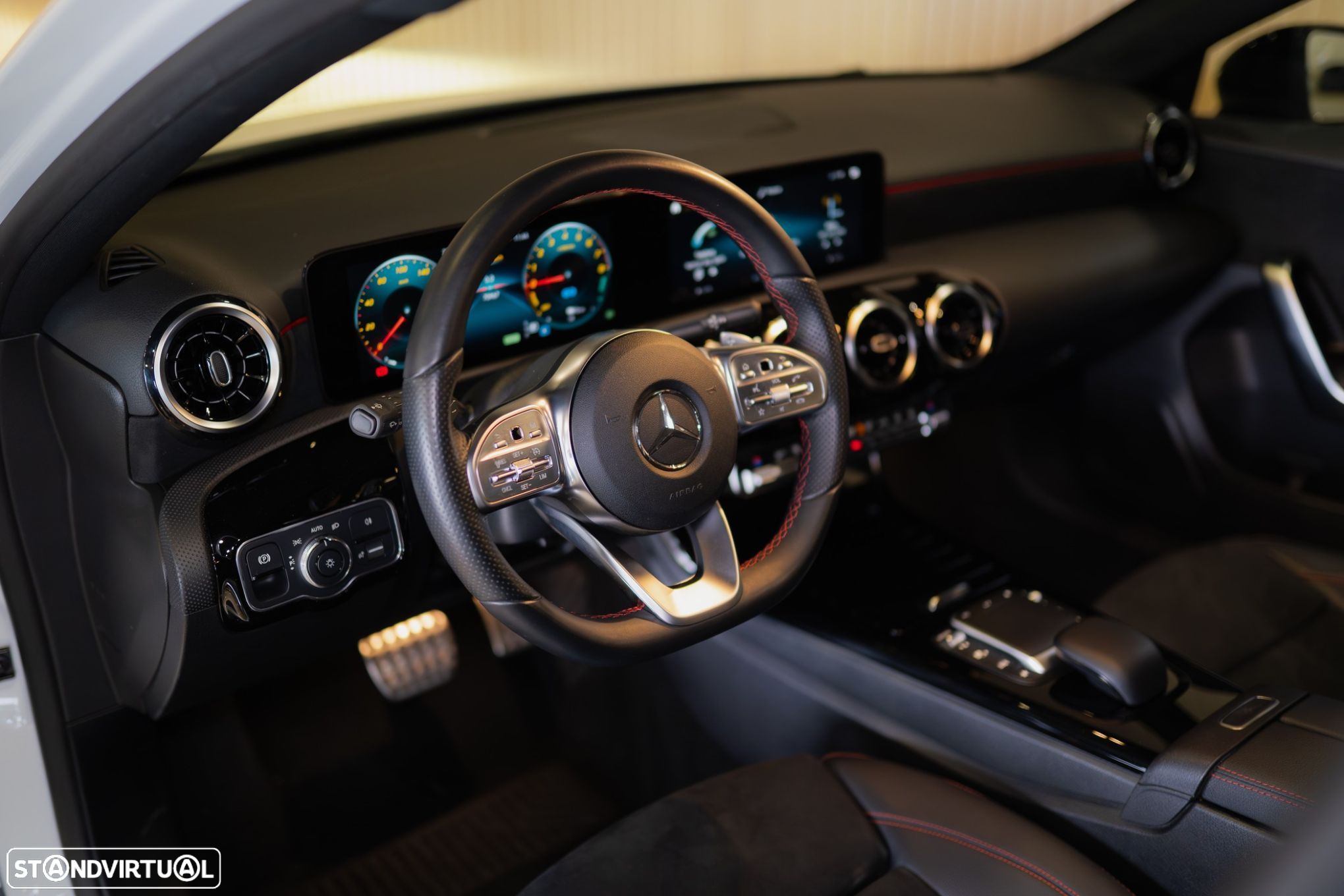 Mercedes-Benz A 250 Limousine e AMG Line - 2