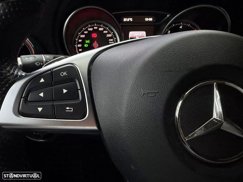 Mercedes-Benz A 180 d AMG Line Aut. — fotografia 23