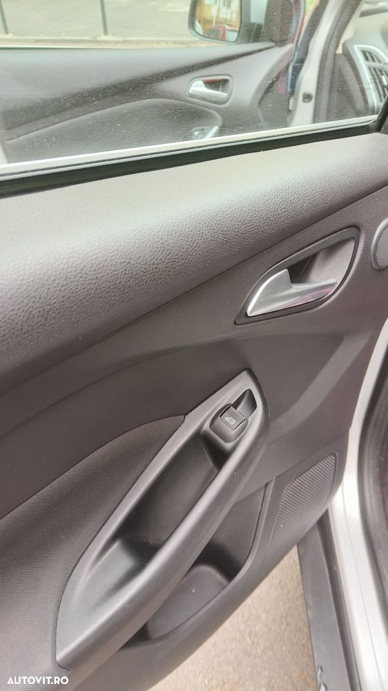 Ford Focus 1.6 TDCI DPF Titanium - 12