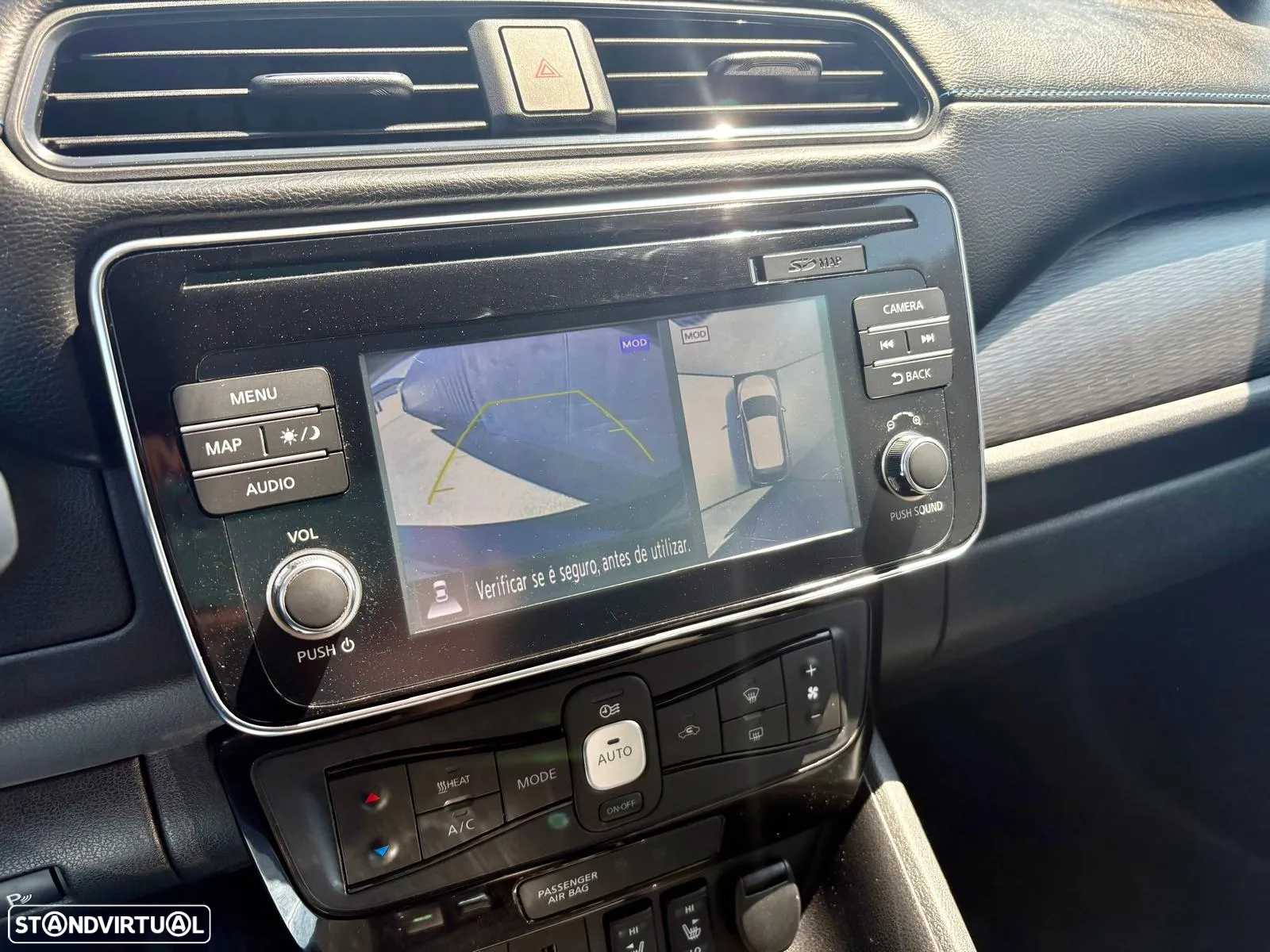 Nissan Leaf Tekna ProPilot Park - 11