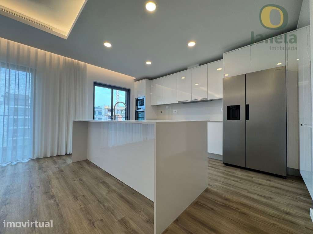 Apartamento T3 para arrendar ao ano em Faro - Grande imagem: 2/16