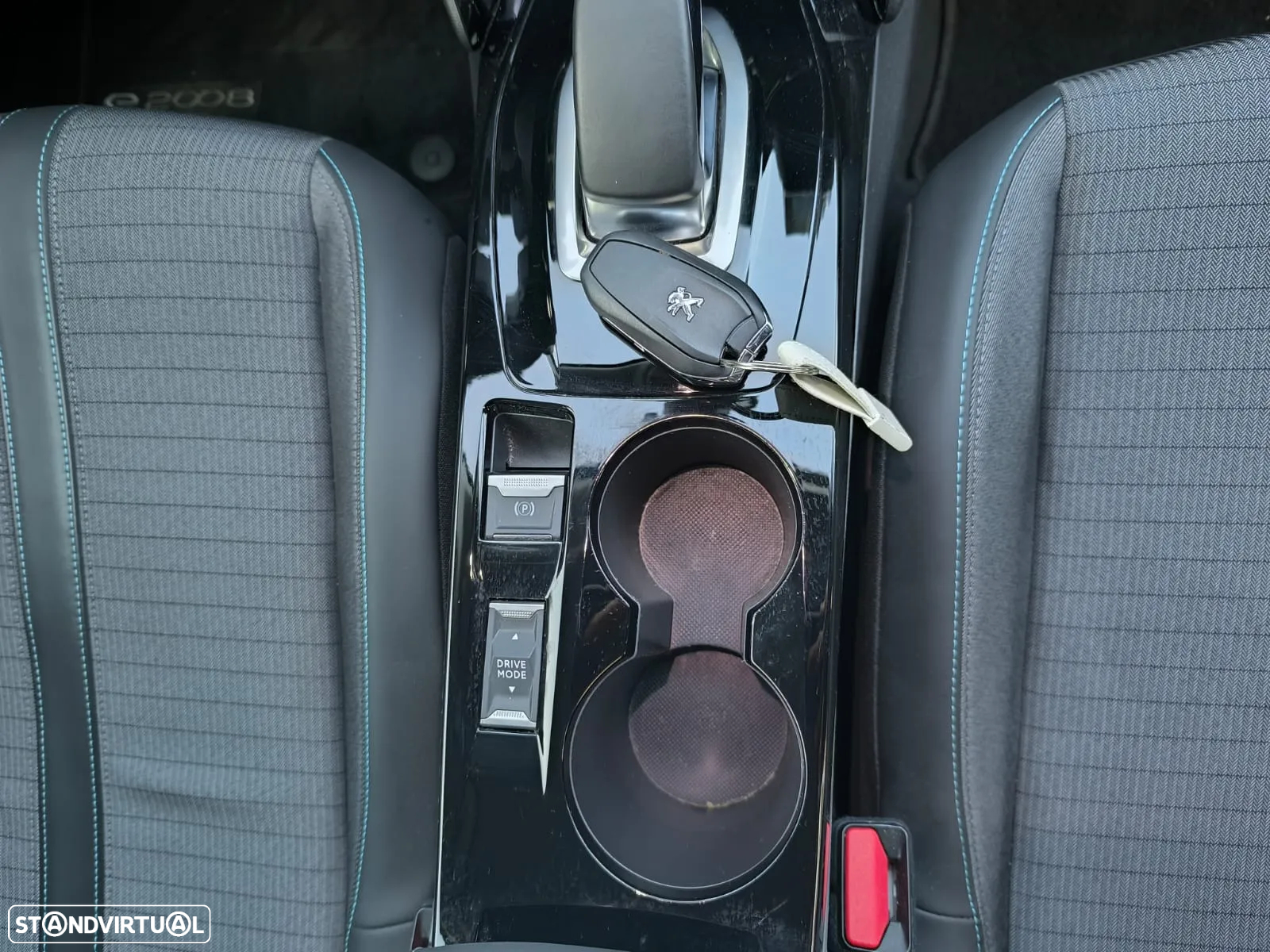 Peugeot e-2008 50 kWh Allure Pack - 14