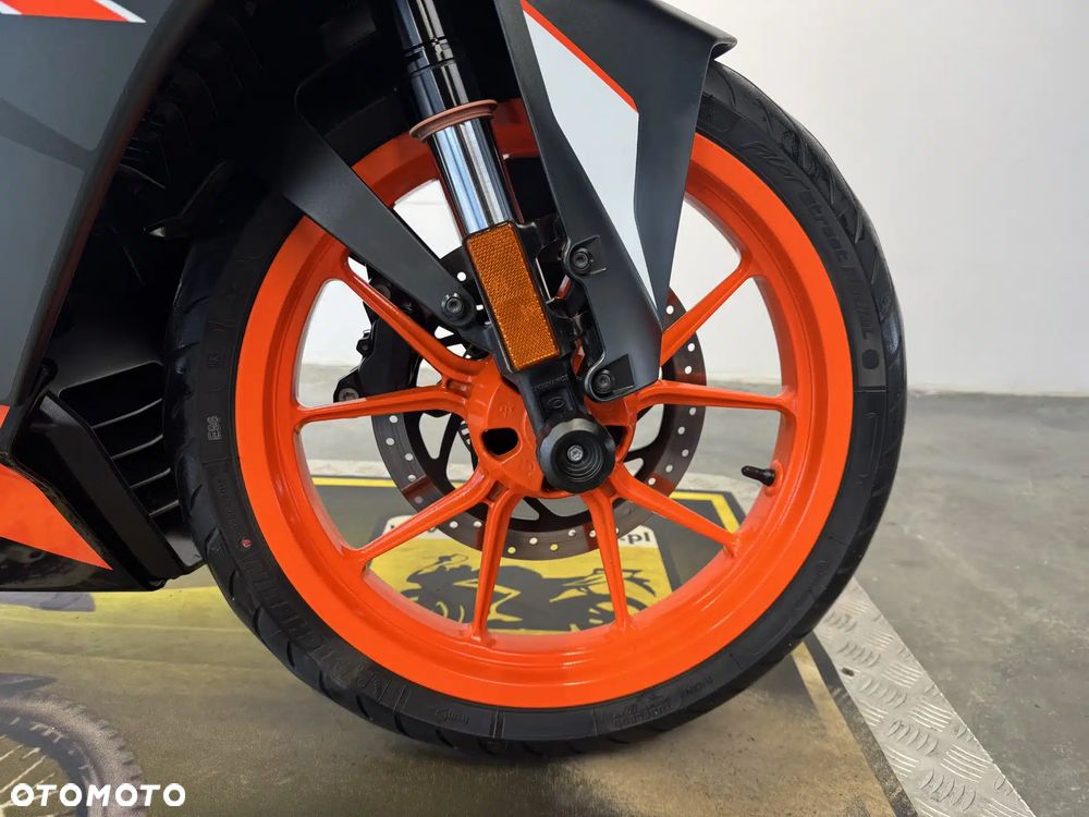KTM RC 125 - 8