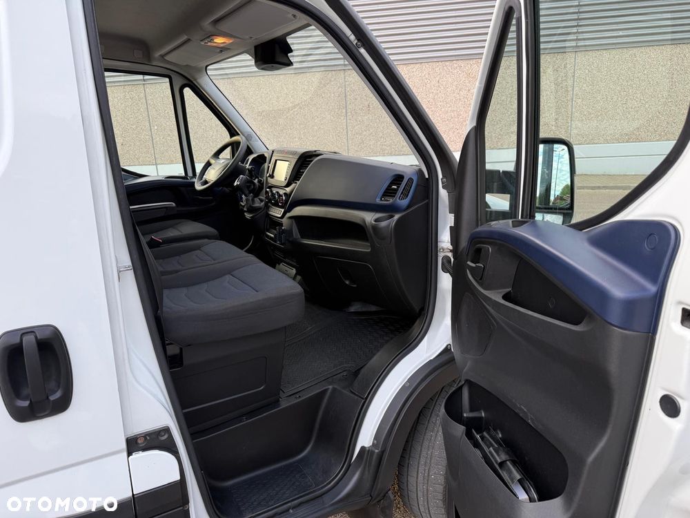 Iveco Daily 35S14 Automat Hi-Matic 2.3 140KM 2017r L3H2 - 18
