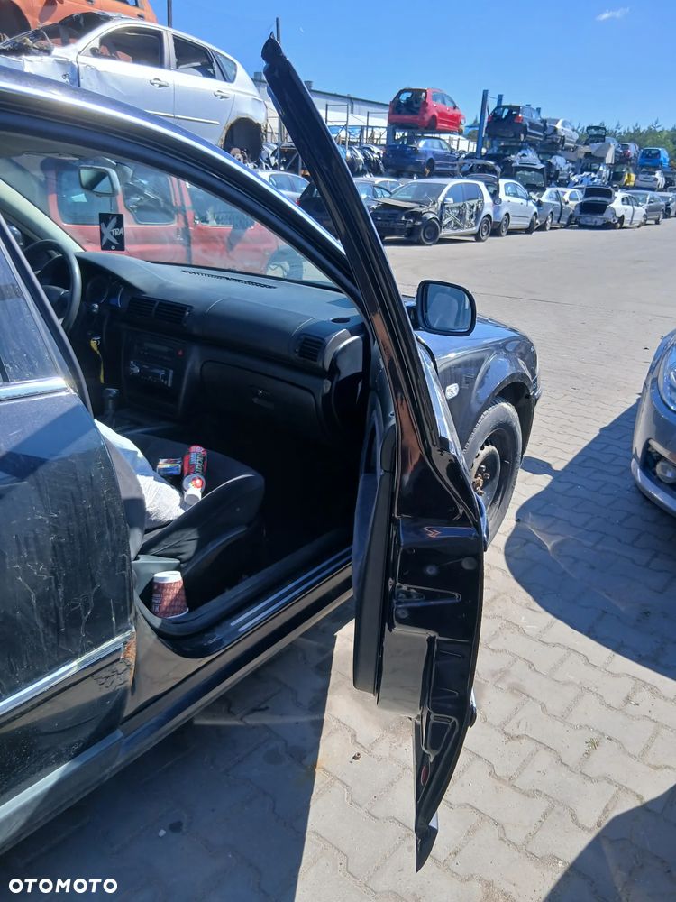 Volkswagen Passat B5 Lift Drzwi Przód Przednie Prawe Kolor LC9Z - 4