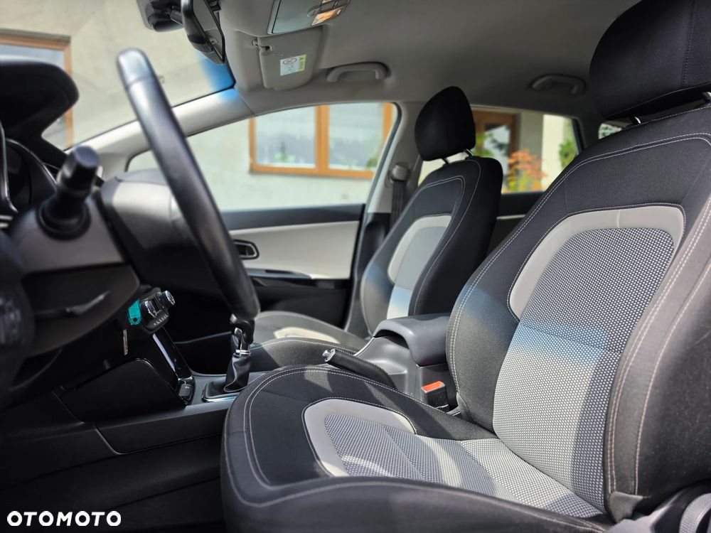 Kia Ceed - 16