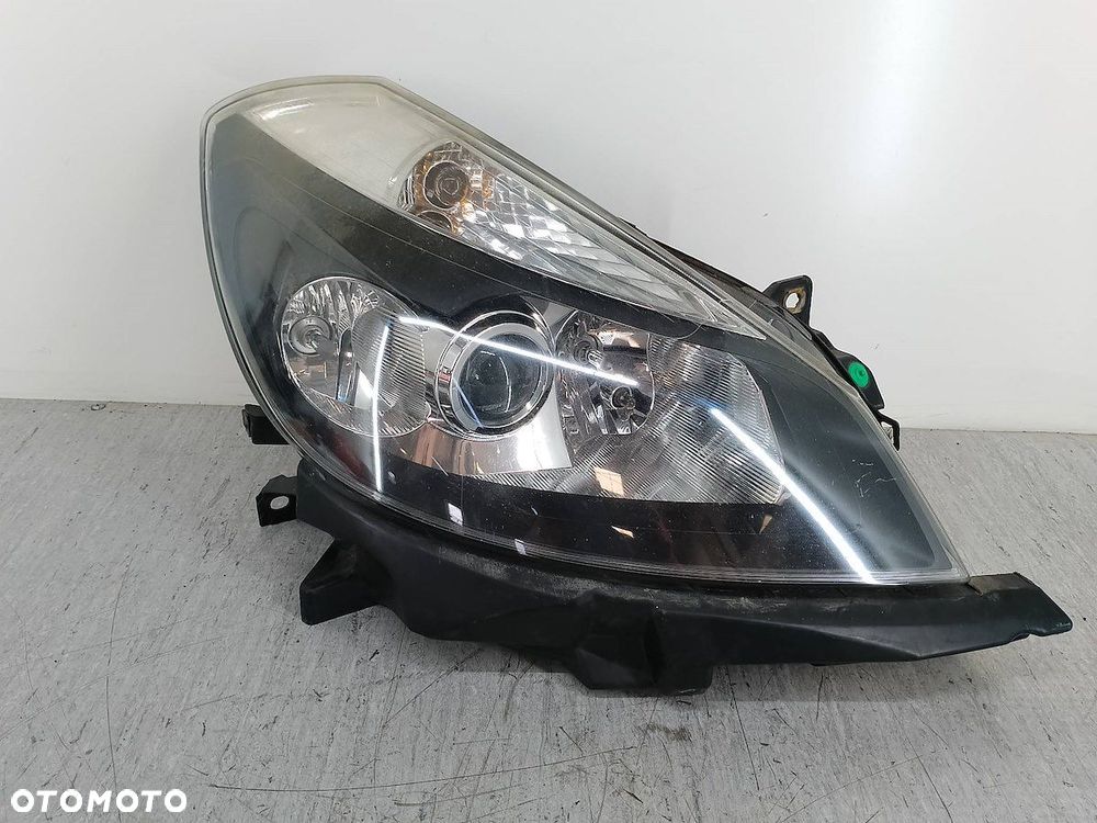 LAMPA PRZÓD PRAWA RENAULT CLIO III 8200261612   89900162 - 1